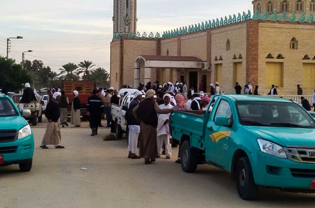 Mısır terör kurbanlarına ağlıyor: Camilerde gıyabi cenaze namazı, kiliselerde çan!