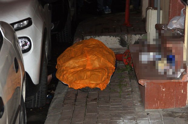 İstanbul Fatih'te kaldırımda erkek cesedi bulundu