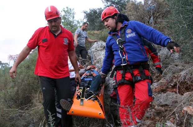 Zeytin ağacından kayalıklara düşen vatandaş 4 saatte kurtarıldı