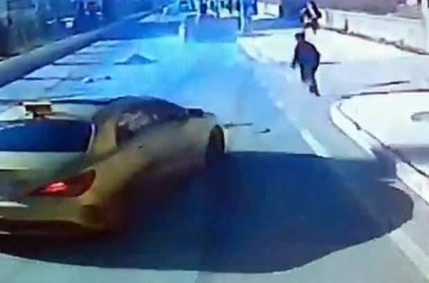 Ağrı'da yolun karşına geçmeye çalışan yaşlı kadına otomobil çarptı
