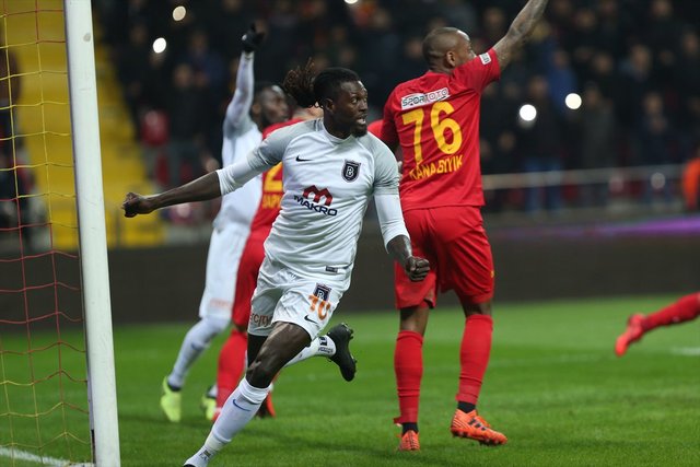 Kayserispor Başakşehir maçında Adebayor'un attığı gol - Adebayor'un golünde el var mı?