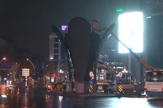 Ankara Kızılay Meydanı'ndaki lale heykeli kaldırıldı