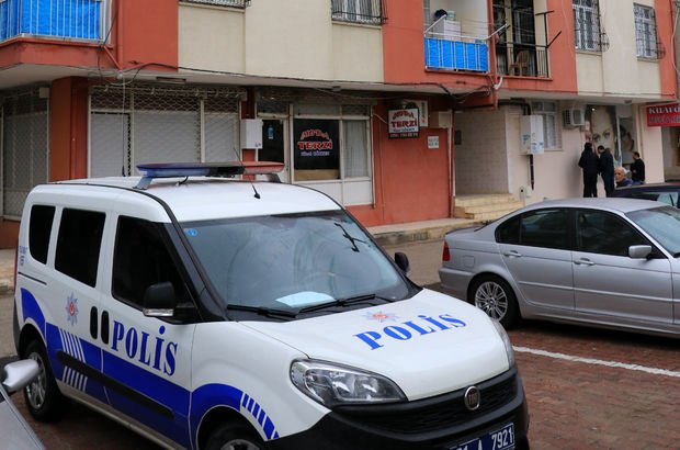Adana' da bir kişi eski eşinin  kaynar su ve satırla yaraladığını iddia etti