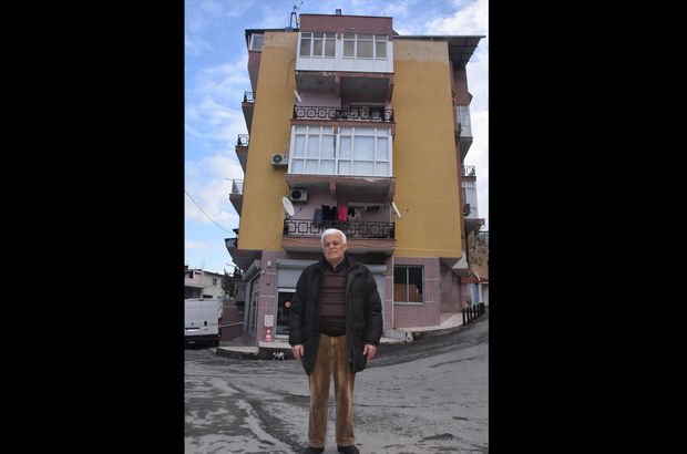İzmir'de dolandırıcılar, emekli işçiye 5 katlı apartmanını sattırdı