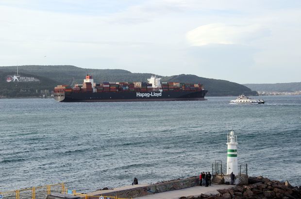 366 metrelik gemi Çanakkale Boğazı'nı kapattı