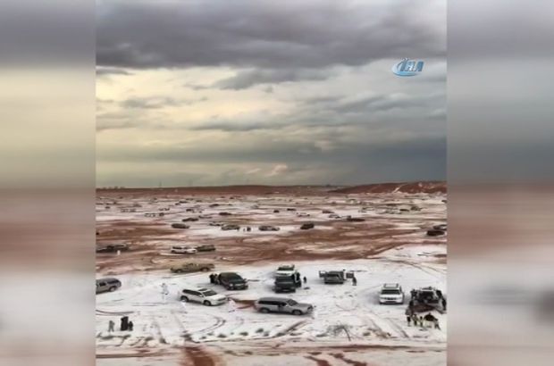 Birleşik Arap Emirlikleri'nde çöle kar yağdı