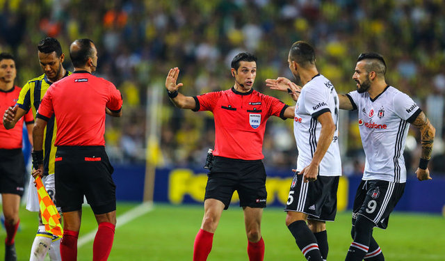 Fenerbahçe-Beşiktaş derbisinde görev yapan Cem Satman'ın FIFA kokartı alındı