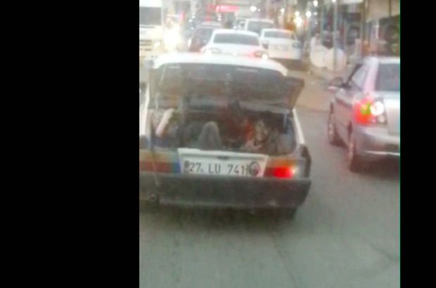 Şanlıurfa'da çocukların otomobil bagajında yolculuk yaptı