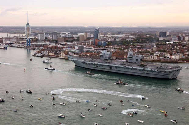 İngiltere'nin 3 milyar sterlinlik yeni uçak gemisi su alıyor!
