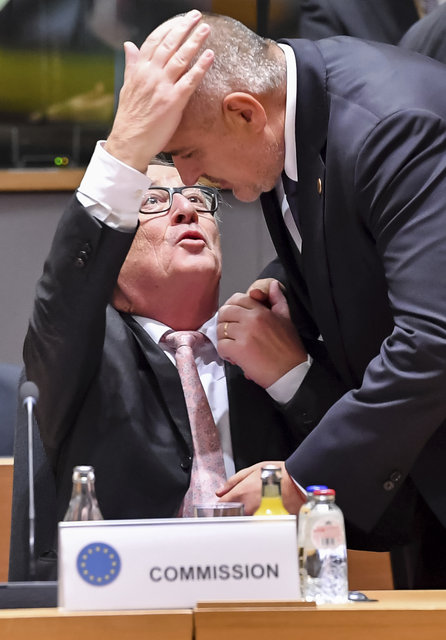 AB Komisyonu Başkanı Juncker tüm dünyayı öptü!