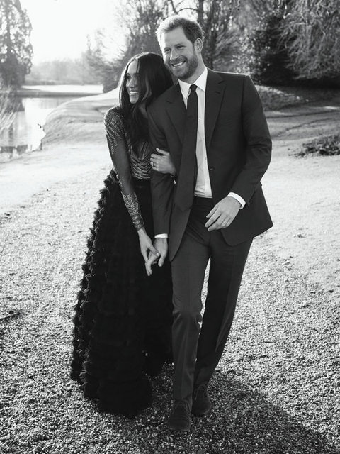 Prens Harry ve Meghan Markle'ın nişan fotoğrafları yayımlandı
