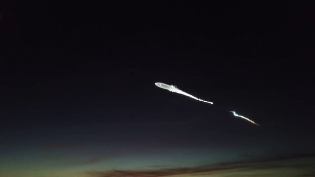 SpaceX roketinin ışık görseli şehir merkezinden böyle görüldü!