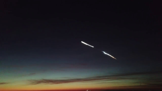SpaceX roketinin ışık görseli şehir merkezinden böyle görüldü!