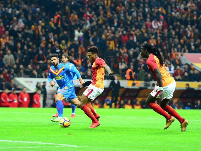 Garry Rodrigues Galatasaray - Göztepe maçında oyundan ağlayarak çıktı