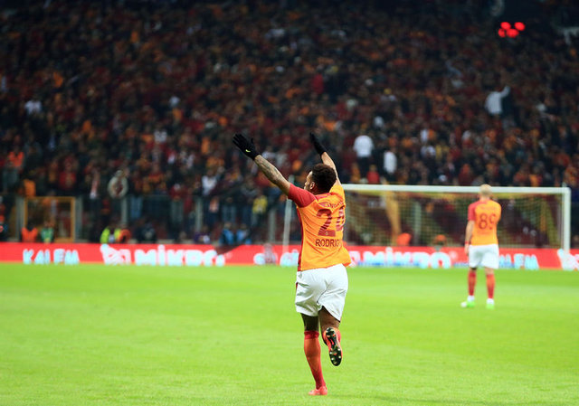 Garry Rodrigues Galatasaray - Göztepe maçında oyundan ağlayarak çıktı