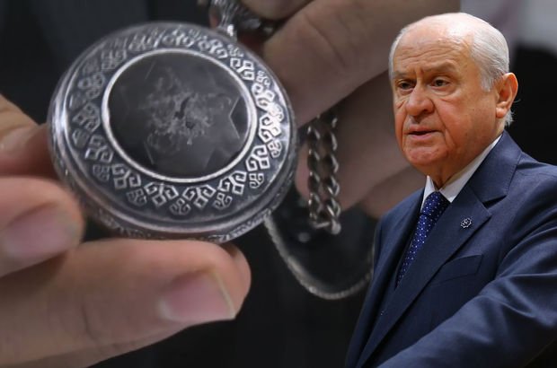 MHP lideri Devlet Bahçeli kendi tasarladığı köstekli saatleri MHP il başkanlarına gönderdi