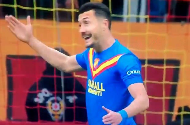 Jahovic Galatasaray Göztepe maçında hakem Yaşar Kemal Uğurlu'nun taklidini yaptı