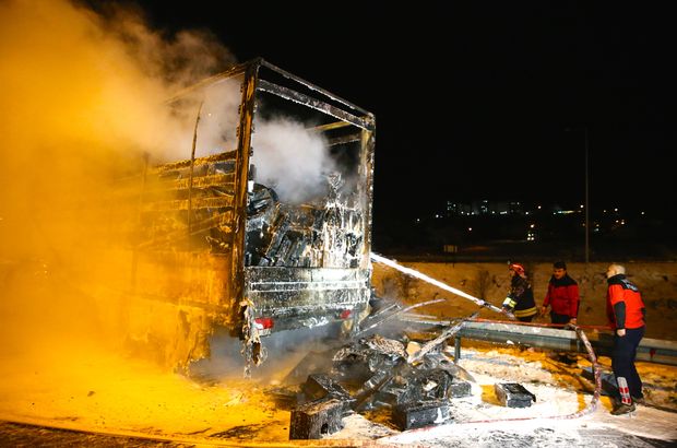 Bolu'da Mutfak malzemesi yüklü TIR'da korkutan yangın