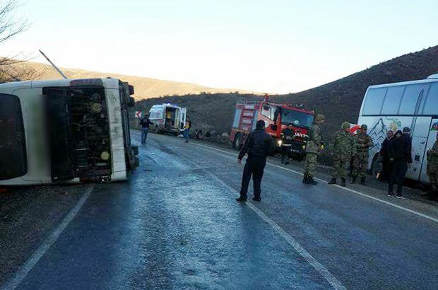 Kars'ta yolcu otobüsü devrildi: 30 yaralı