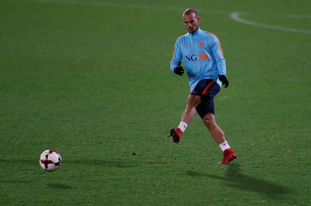 Sneijder geri mi dönüyor? Sneijder'in menajerinden son dakika açıklaması