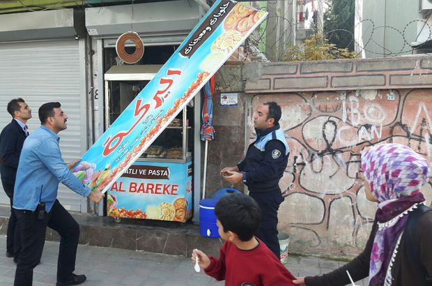Adana Büyükşehir Belediyesi Arapça tabelaları kaldırmaya başladı
