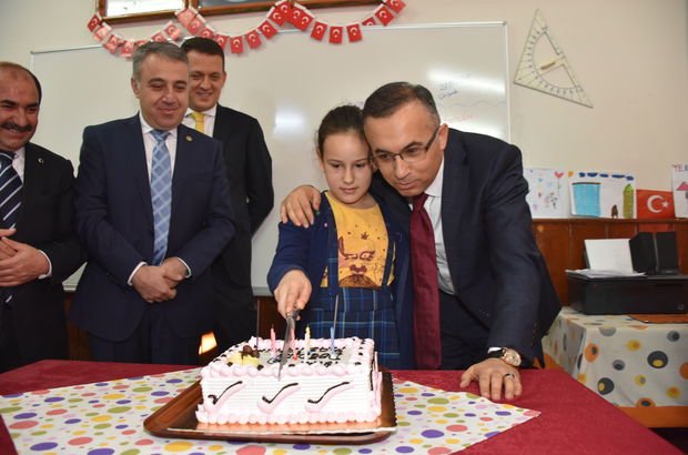 Vali, mektupla davet edildiği doğum gününe katıldı