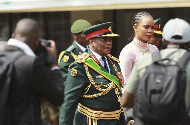 Zimbabve'de darbeci general başkan yardımcılığına atandı!