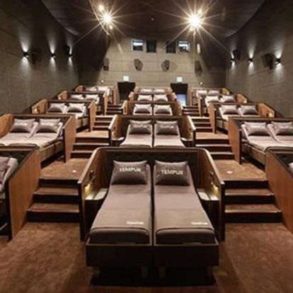 yatakli sinema salonu acildi yatakli sinemanin bilet fiyatlari ne kadar gundem haberleri