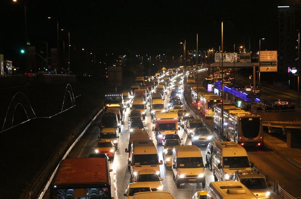Son dakika: İstanbulluların trafik çilesi başladı! İstanbul trafik durumu