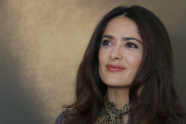 Salma Hayek sosyal medyayı salladı