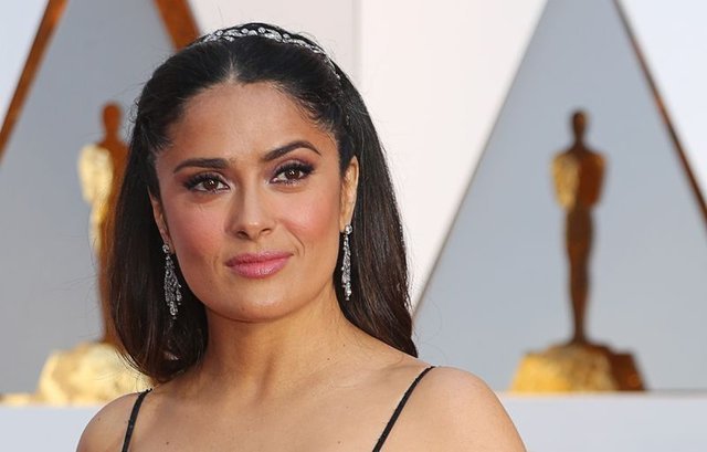 Salma Hayek sosyal medyayı salladı