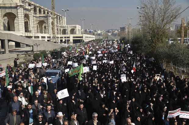 İran'da neler oluyor? Gösterilerin ardındaki nedenler...