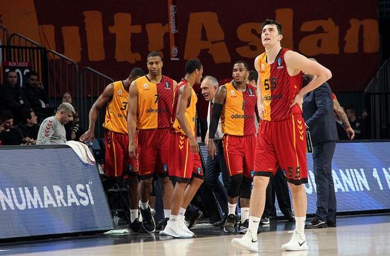 Galatasaray Bu Sezon Fenerbahce Ve Besiktas La Oynadigi Derbileri Kazanamiyor