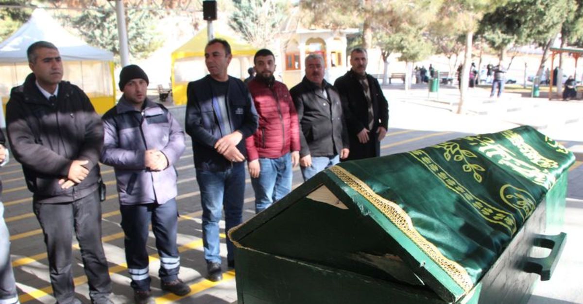 Gaziantep Te Cesedi Valizde Parka Atilan Bebegin Cenazesine 8 Kisi Katildi Gaziantep Haberleri Son Dakika Haberleri