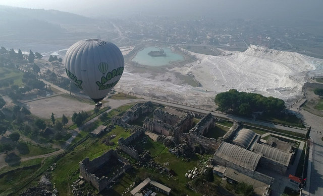"Beyaz cennet"in antik havuzunda kaplıca keyfi