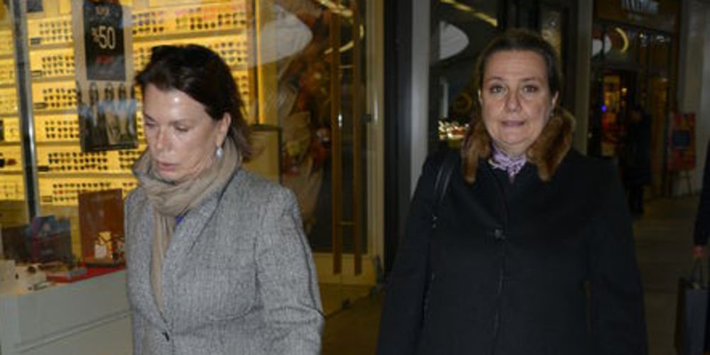 Arkadaşıyla AVM'de...