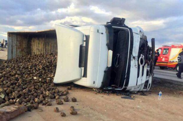 Konya'da kamyonla otomobil çarpıştı: 4 ölü