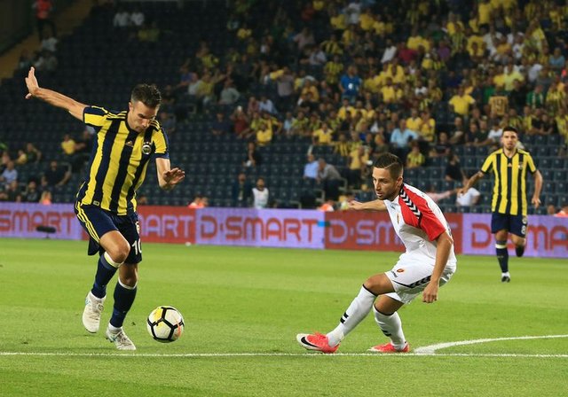 Van Persie, Fenerbahçe yönetimini çıldırttı