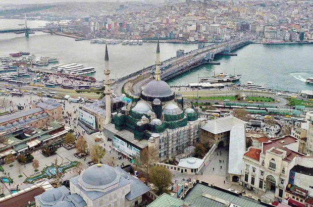 Eminönü’ndeki Yeni Cami’de restorasyon çalışmalarının yarısı tamamlandı.