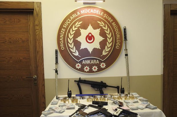 Ankara'da suç örgütlerine operasyon: 2'si polis 28 kişi gözaltında
