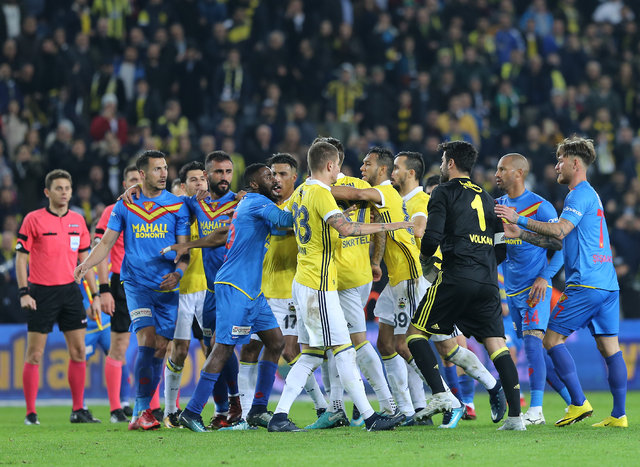 Fenerbahçe - Göztepe maçında olay