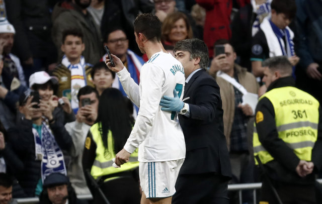 Real Madrid Deportivo'yu 7-1 mağlup etti! Ronaldo gol için yaralandı! Ronaldo, telefonla kendisine baktı!