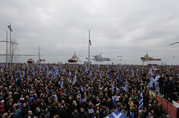 Yunanistan'da isim gerilimi: 90 bin kişi sokağa döküldü