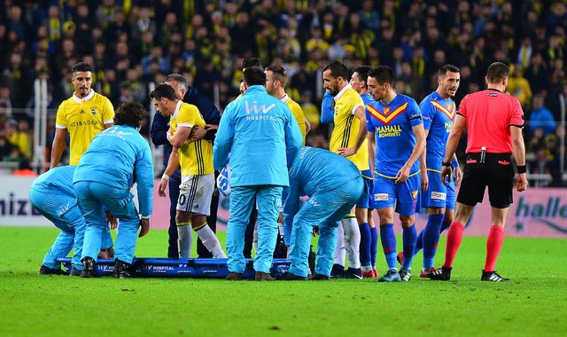 Göztepe maçında sakatlanan Giuliano'nun isteği doktorları şaşkına çevirdi! - Fenerbahçe haberleri - Giuliano nasıl sakatlandı?