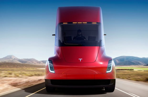 Süper kamyon Tesla Semi yola çıktı, görenleri şaşırttı