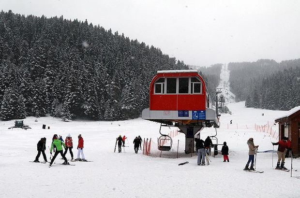 Yıldıztepe'de, sömestir tatili öncesi kar yağışı işletmecileri sevindirdi