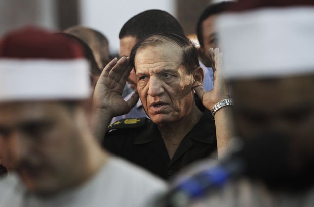 Mısır'da Sisi'nin rakibi önce gözaltına alındı sonda adaylıktan çıkarıldı!