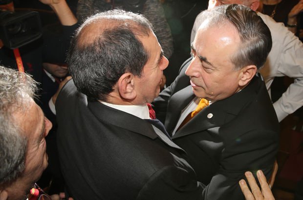 Galatasaray'da yönetim devir-teslimi gerçekleştirildi- Mustafa Cengiz, Dursun Özbek'le görüştü