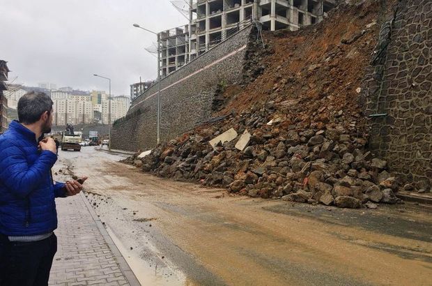 Trabzon'da istinat duvarı çöktü