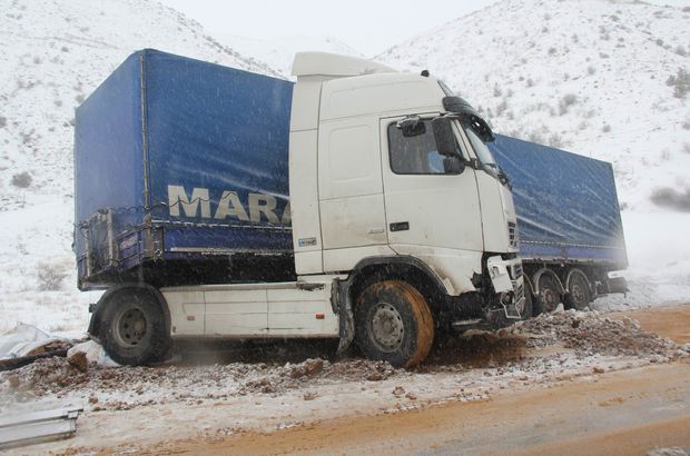 Sivas'ta kar yağışı kazalara yol açtı